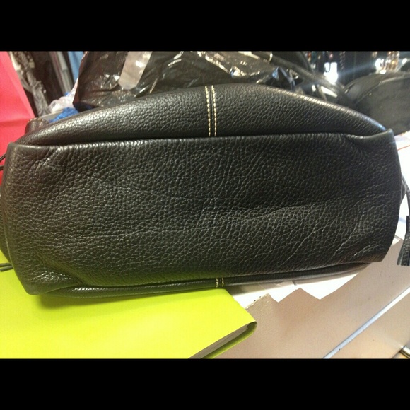 Dooney and Bourke purse - Picture 3 of 4