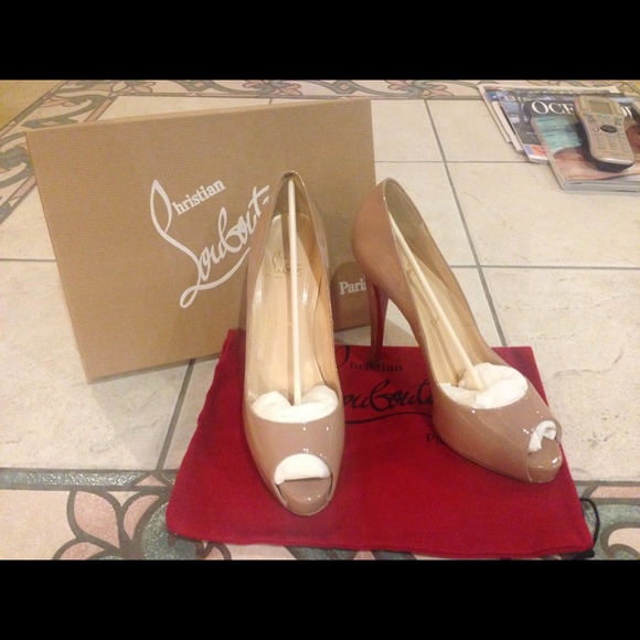 🔴SOLD🔴AUTHENTIC Christian Louboutin peep toe