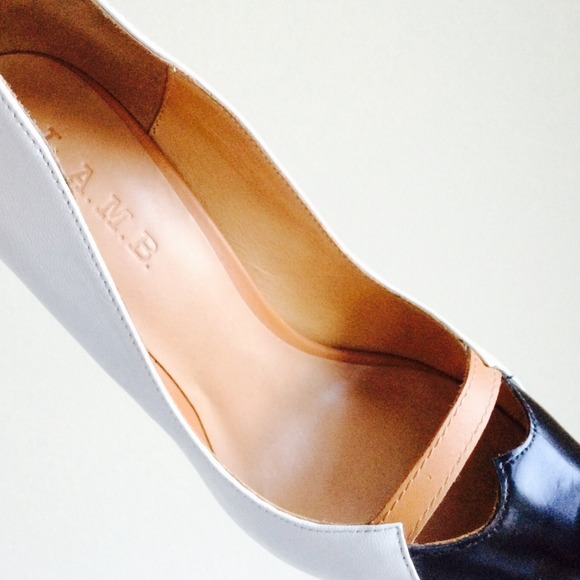 L.A.M.B Shoes - โจHPโจ L.A.M.B. "Janaye" Leather Pump L.A.M.B Shoes - โจHPโจ L.A.M.B. "Janaye" Leather Pump