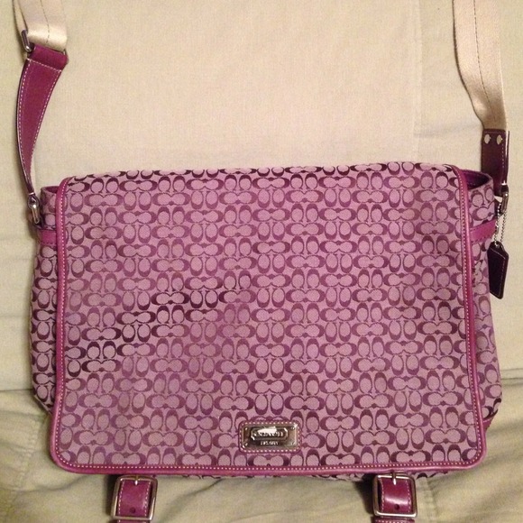 🚨🚨SOLD🚨🚨Cranberry purple coach messenger bag