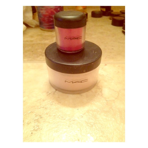 💄MAC BODY SHIMMER & PIGMENT💄