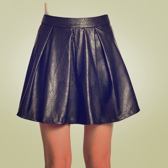 Brand new pleated leather skirt