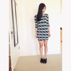 Geometric F21 form fitting dress