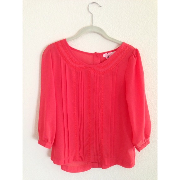 Coral blouse with lace Peter Pan collar detail - Picture 2 of 2