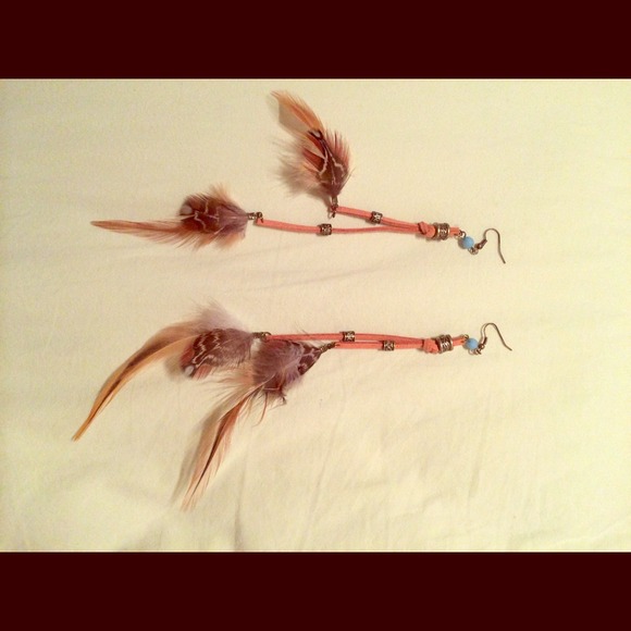 🔴FREE Feather Earrings