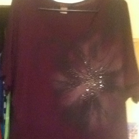 Purple shirt with flower design - Picture 1 of 1
