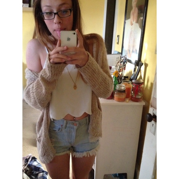 SOLD 🚫 brandy melville high waisted shorts - Picture 3 of 3