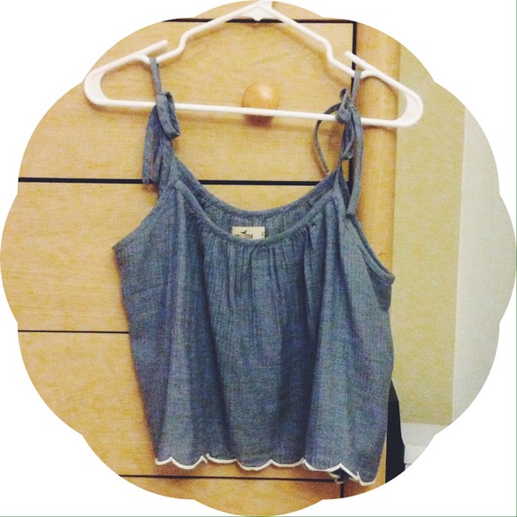 🚫Sold🚫 Hollister Scalloped Crop Top