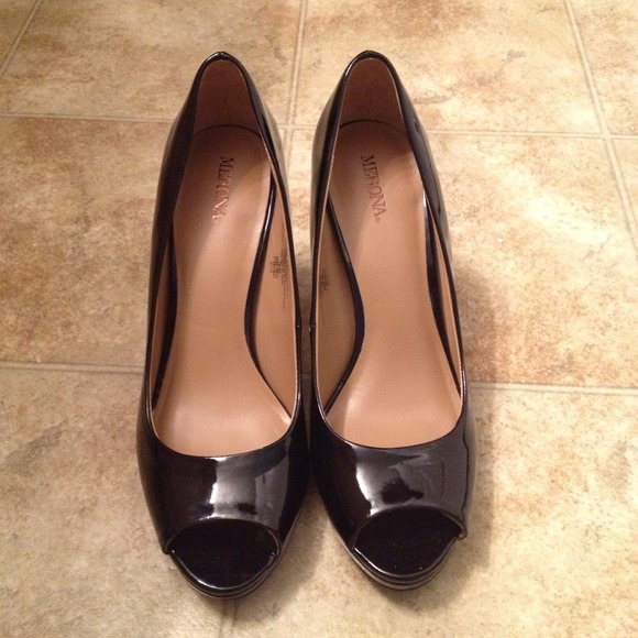 Black patent leather high heals
