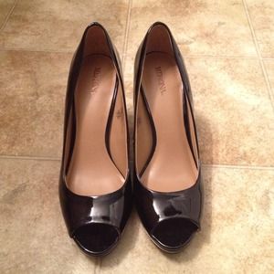 Black patent leather high heals