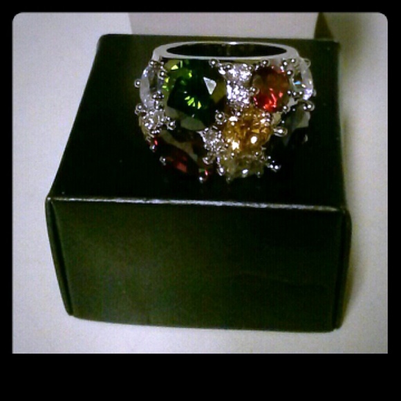 Jewelry - Jazzy Big stoned Ring