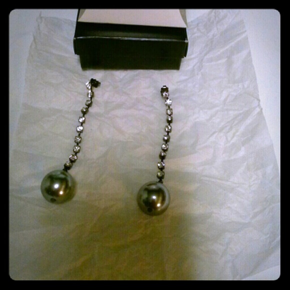 Earrings - Picture 1 of 1