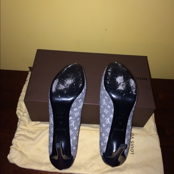 Louis Vuitton Classic Canvas & Blue Patent Pump - Picture 3 of 4
