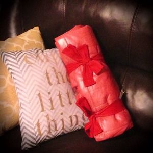 KATE SPADE PICNIC Painted Blanket Throw BRAND NEW!