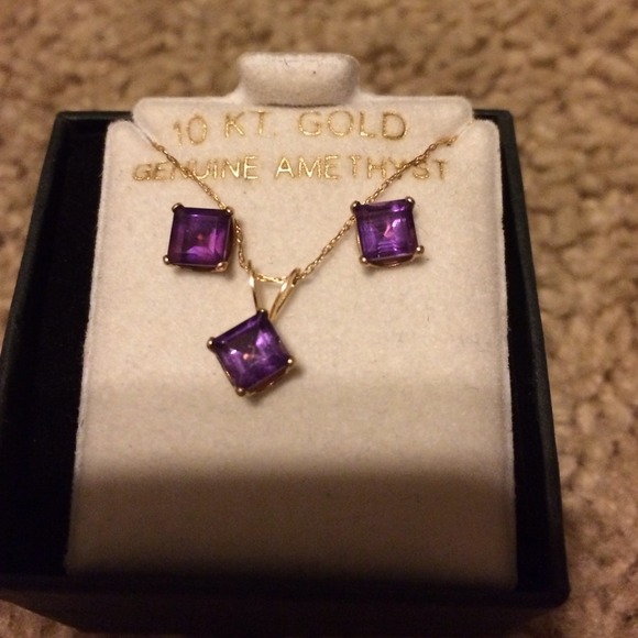 Ear rings and necklace.