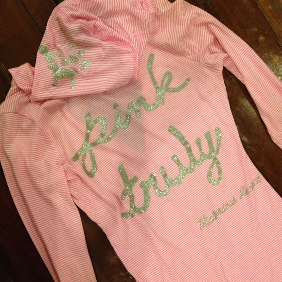 VS hooded sweater
