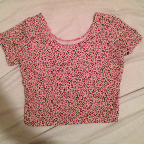 ❌SOLD❌American Apparel Pink Floral Cropped Tee