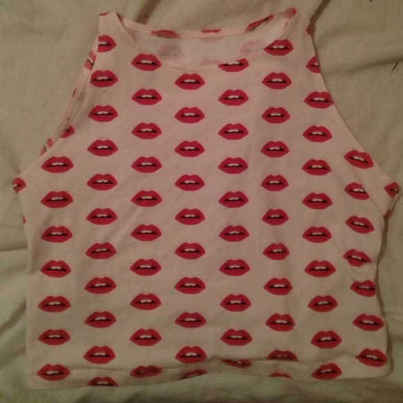 ❌SOLD❌American Apparel Pink/Red Lips Cropped Tank