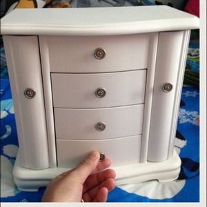 Bundle jewelry organizer and lips+++