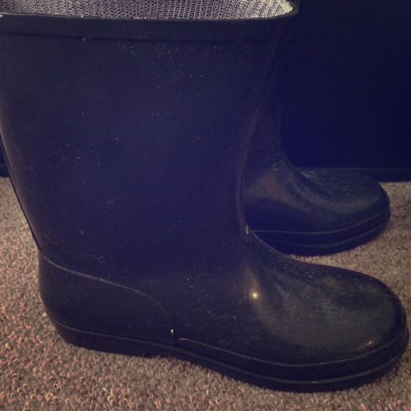 Black Rainboots