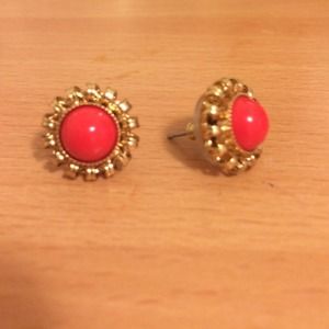 Stella & Dot coral/gold studs! NWOT