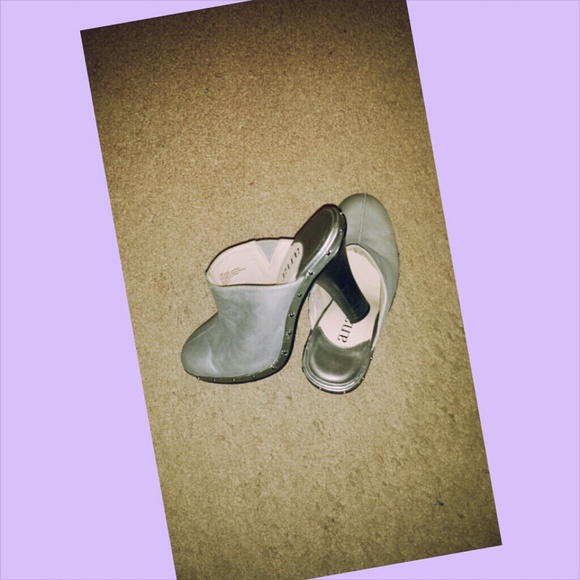 Very cute leather up clogs - Picture 2 of 3