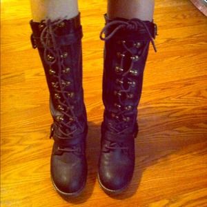 Combat boots