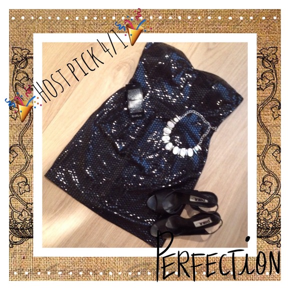 🎉Host Pick 4/1🎉 NWT bebe dress