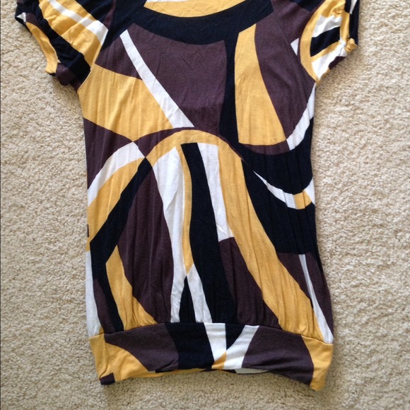 Bold patterned top - Picture 3 of 3