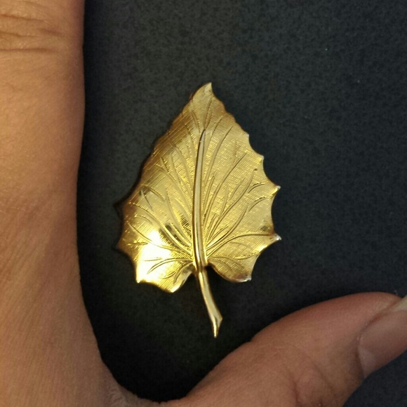 Vintage Leaf Brooch Pin - Picture 3 of 4