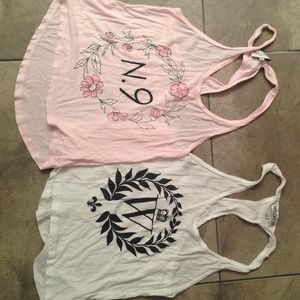 Wild fox bundle! 2 tanks $35
