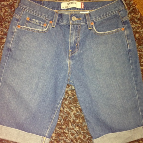 NWOT Levi's denim crop shorts - Picture 1 of 3