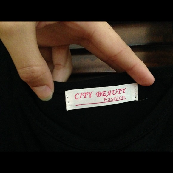 🔴SOLDSOLD🔴Black crop top - Picture 3 of 3