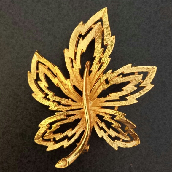 Vintage Leaf Brooch Pin - Picture 2 of 4