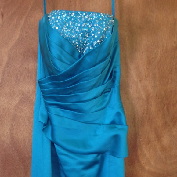 Alexxia design size 2 turquoise satin dress