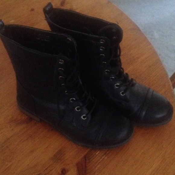 Combat boots