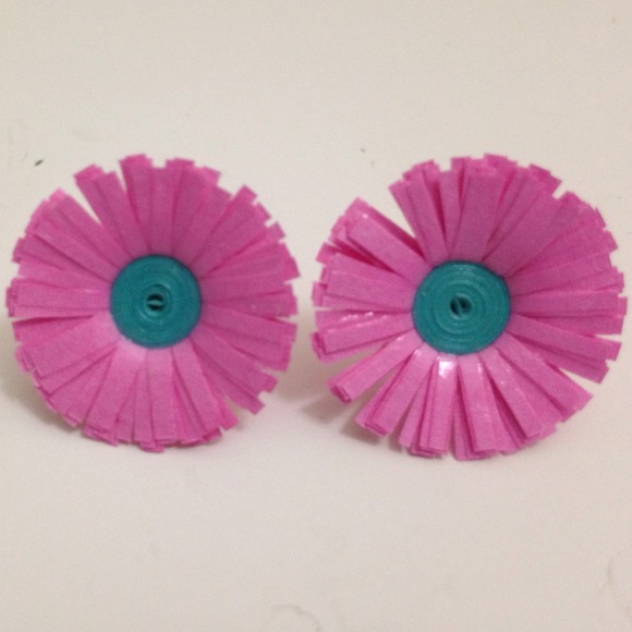 Jewelry - Handmade quilled stud earrings