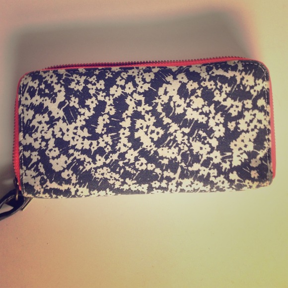 Cute Roxy wallet
