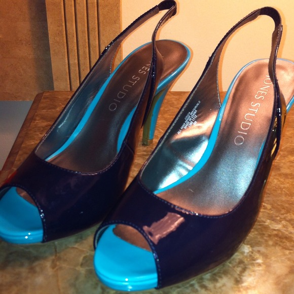 Beautiful pair two tone shoes