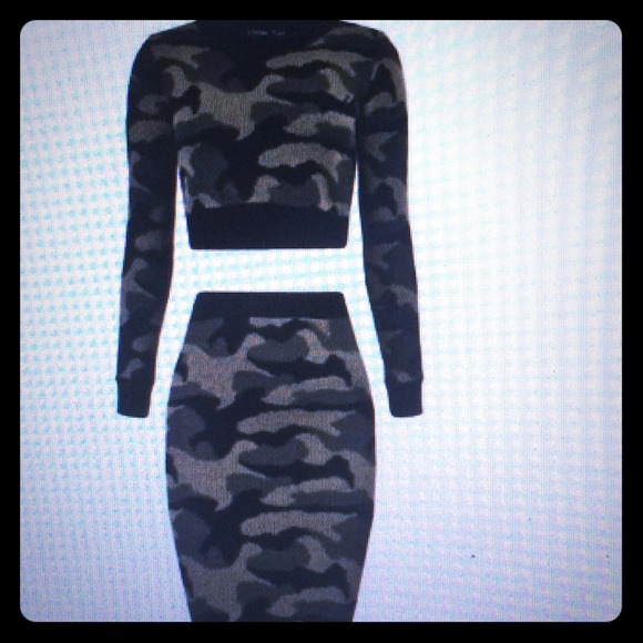 Camo crop top & skirt