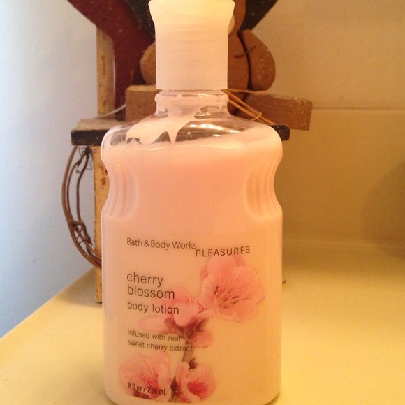 Bath & body works cherry blossom lotion 8oz bottle