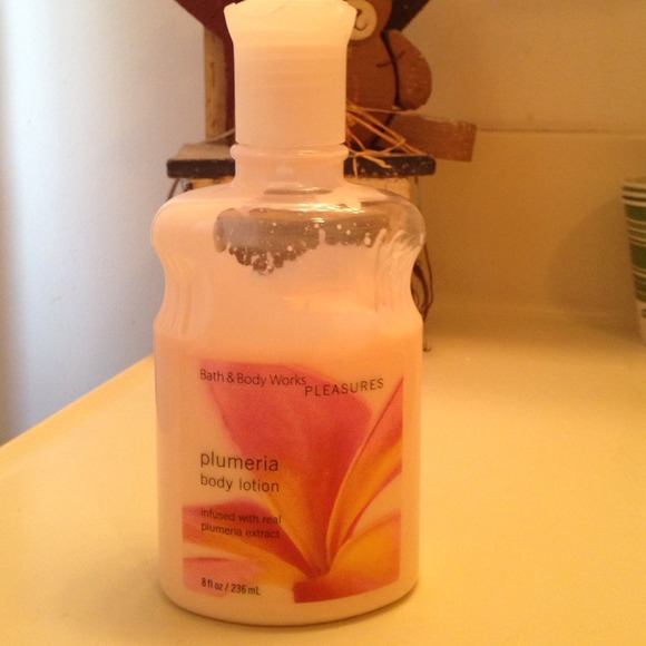 SOLD. Bath & Body Works "Plumeria" 8 oz bottle