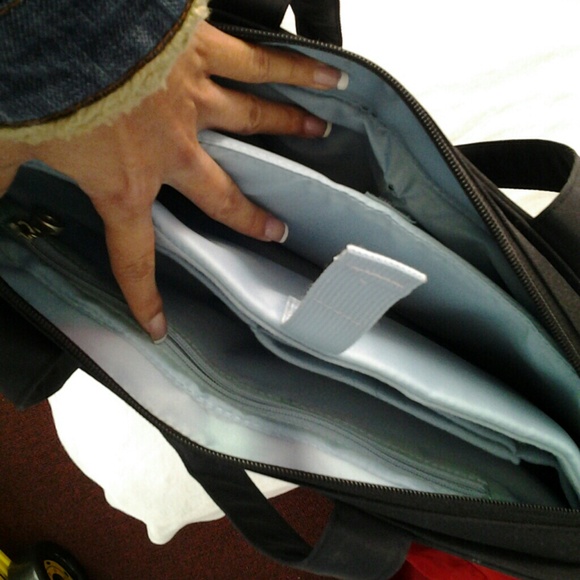 🚧 REDUCED 🚧 Multiuse Laptop Bag - Picture 2 of 4