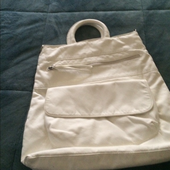 White handbag with 1 large compartment