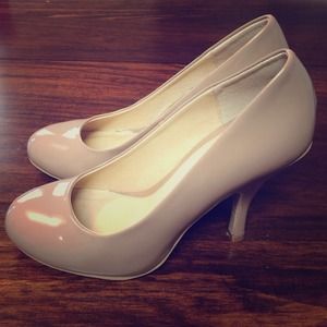 Chinese Laundry New Love patent nude pumps