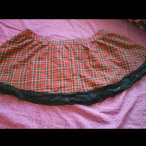 Cute goth plaid skirt!