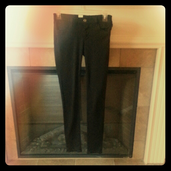 Black leggings with front and back pockets.