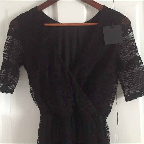 ASOS Black Lace Midi Dress: Fits like a 0 🎀 HOLD - Picture 4 of 4