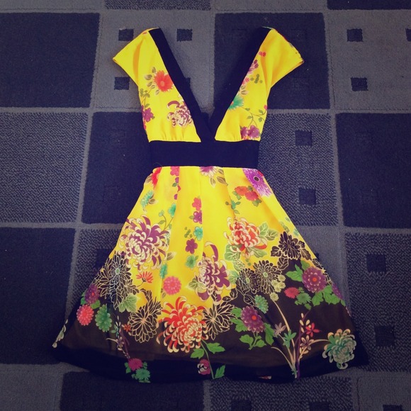 ‼️SOLD‼️ bundled‼️‼️XXI Long V Neck Dress - Picture 1 of 2