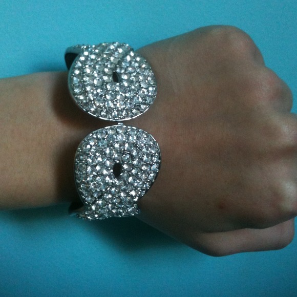 NEW SPARKLY WRIST ACCESSORY